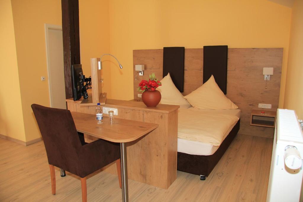 Waldhotel Albachmuehle Mit Albacher Stuben Wasserliesch Room photo